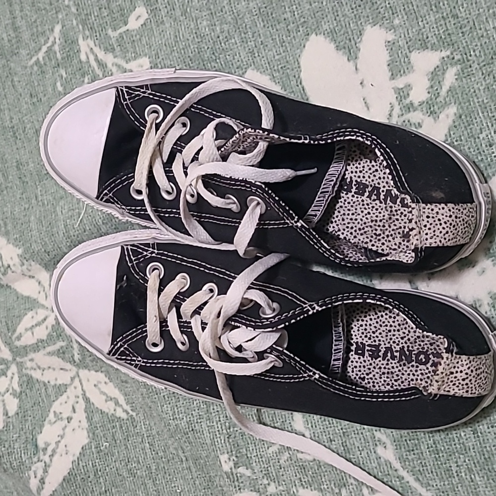 Converse size 9